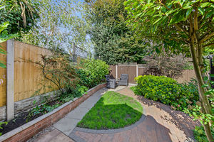 Delves Close Walton